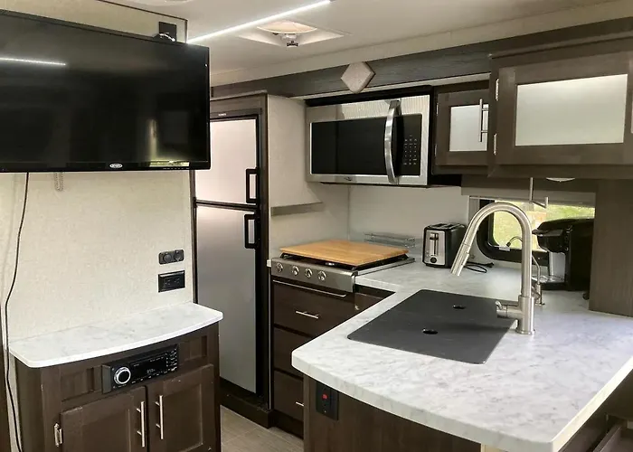 Tiny Caravan Great For Couples With Landscape Views In Idaho