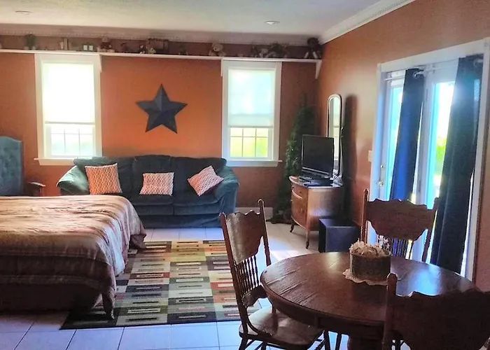 Peaceful Getaway On A Farm Near Waterloo, Iowa