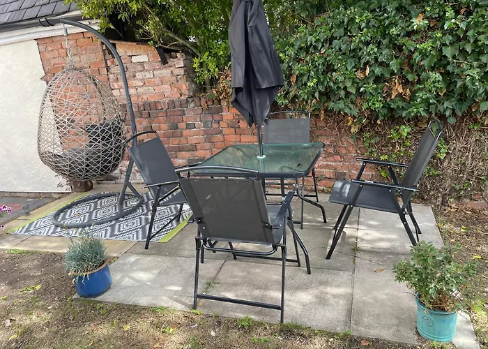 The Narrow House - Victorian With Free Parking, Garden & Walk To Chester Centre
