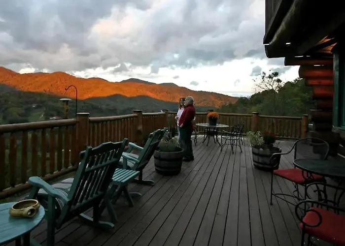 Romantic Vacation Getaway In A Hillside Lodge Near Asheville In Leicester, North Carolina