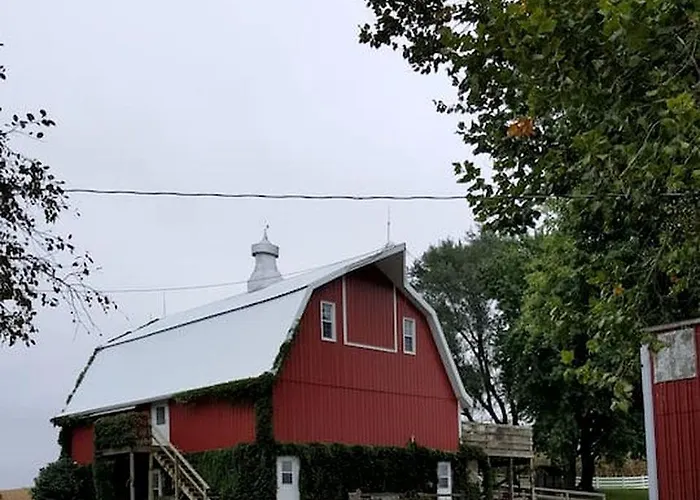 Rustic Barn Rental For A Rural Vacation Near Des Moines, Iowa