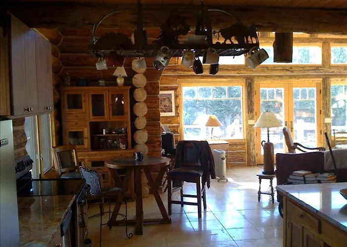 Rustic Riverside Cabin With Hot Tub In Dubois, Wyoming