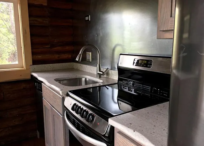 Traditional Log Cabin Rental Near The Grand Tetons In Alpine, Wyoming
