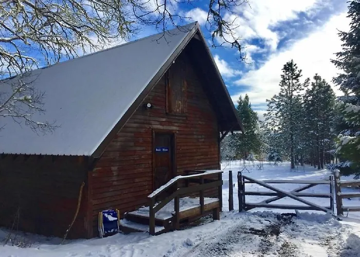 Rustic Cabin Rental In A Wild Meadow Near Crater Lake National Park, Oregon