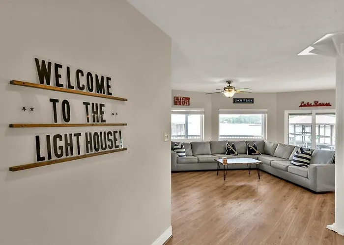 Lighthouse Views & Lake Vibes - 4Br Retreat In Livingston, Tx