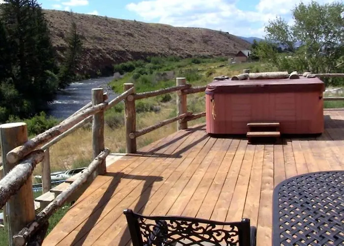 Rustic Riverside Cabin With Hot Tub In Dubois, Wyoming