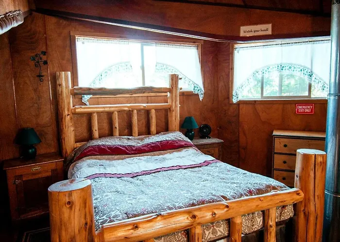 Tree House Style Cabin Nestled At The Foot Of Scenic Snow-Capped Mt. Adams, Washington