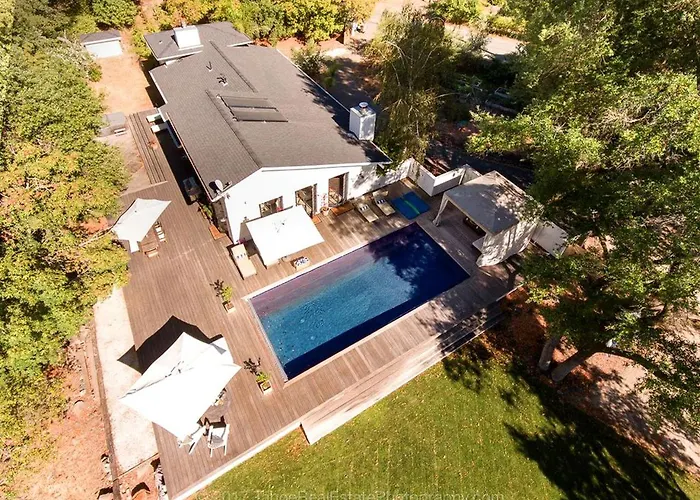 Elegant Kenwood Accommodation With A Pool Ideal For Luxury Sonoma County Getaways