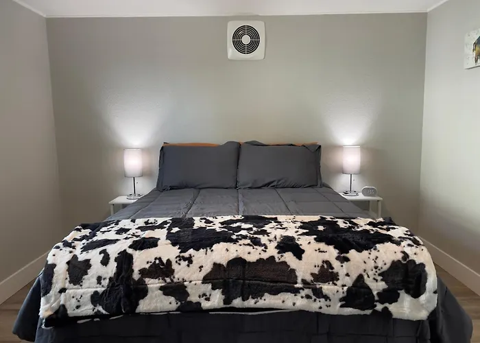 Sequoia Living Pet Friendly With Fenced Yard
