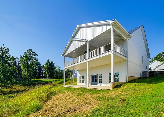 Family Home W/ Lake View From Back Deck