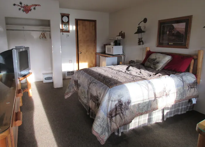 The Woodsman Country Lodge Motel