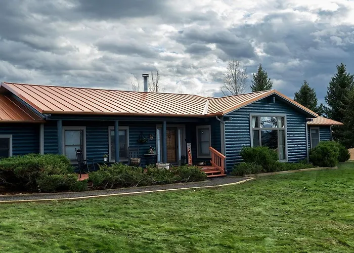 Elegant Western-Style Vacation Rental With Mountain Views Near Madison River In Ennis, Montana