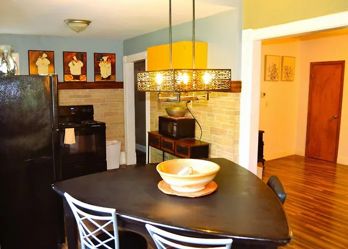 7-Bedroom Retreat Sleeps 13