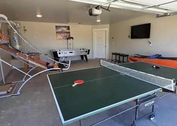Hot Tub, Kayaks, Game Room, Boat Parking, Fire Pit, King, Wd
