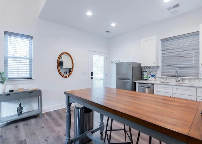 Charming Old Town Loft, Nestled In The Heart Of Historic Bluffton, Sc