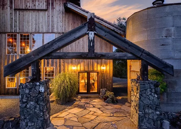 Unique Stay! Pool, Hot Tub, Game Room, Views