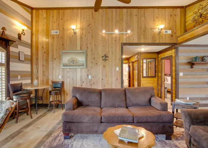 'Cedar Pointe' - Peaceful Lake Cabin In Odessa