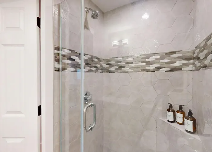 Modern Renovated 1Br With Pvt Entrance, Prime Loc