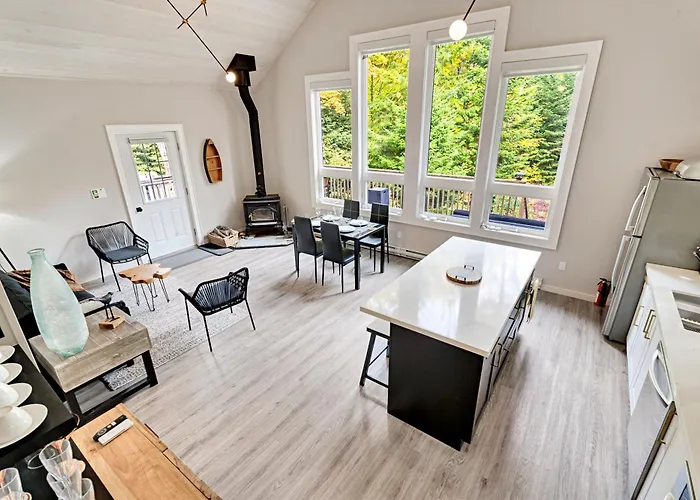 Muskoka Waterfront Cottage With Canoes And Fire Pit