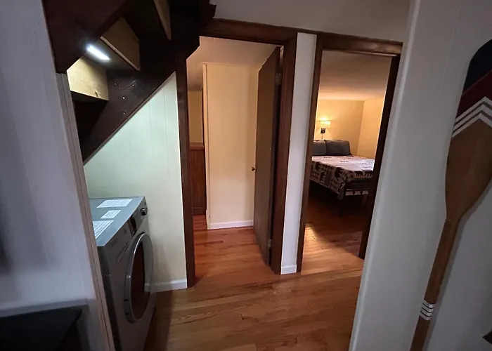Home In Arrowhead Lake Pocono Pa - Lake Access, Hot Tub, Fire Pit, And Amenities Included
