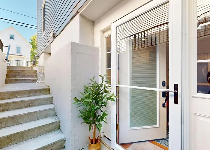 Modern Renovated 1Br With Pvt Entrance, Prime Loc
