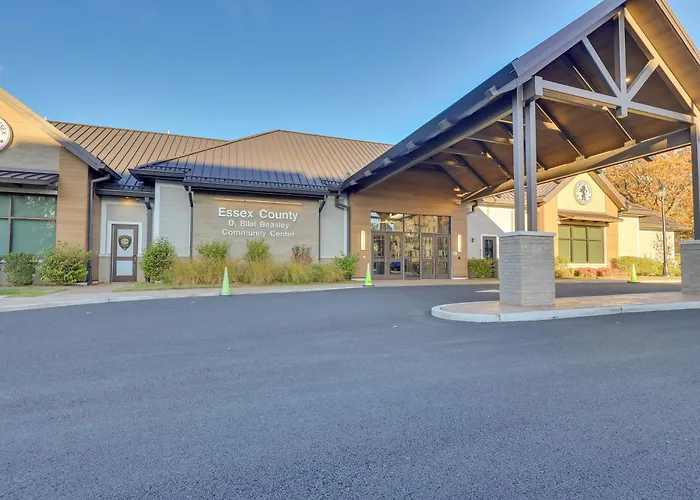 Free Parking Spot! Extended Stay Near Newark & Nyc