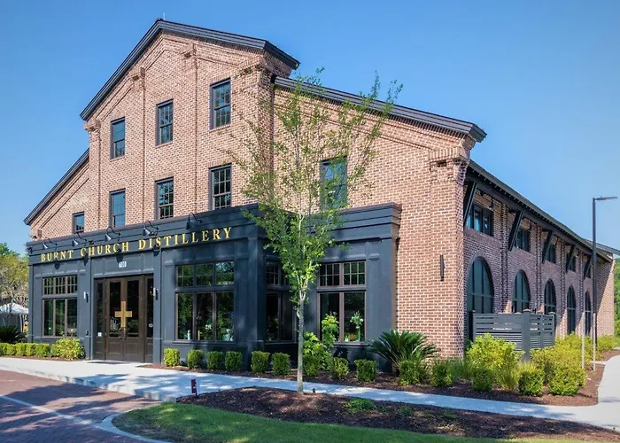 Charming Old Town Loft, Nestled In The Heart Of Historic Bluffton, Sc