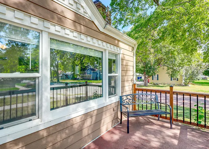 Half-Mi To Dtwn Yankton & River: Charming Home!