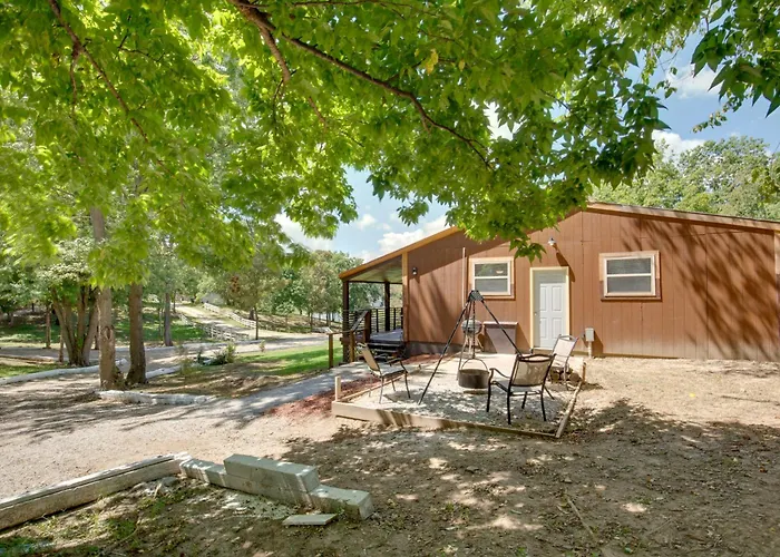 'Cedar Pointe' - Peaceful Lake Cabin In Odessa