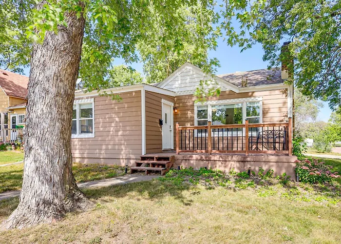 Half-Mi To Dtwn Yankton & River: Charming Home!