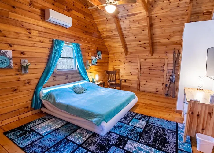 Driftland Cabin Sauna, Hot Tub, Pizza Oven