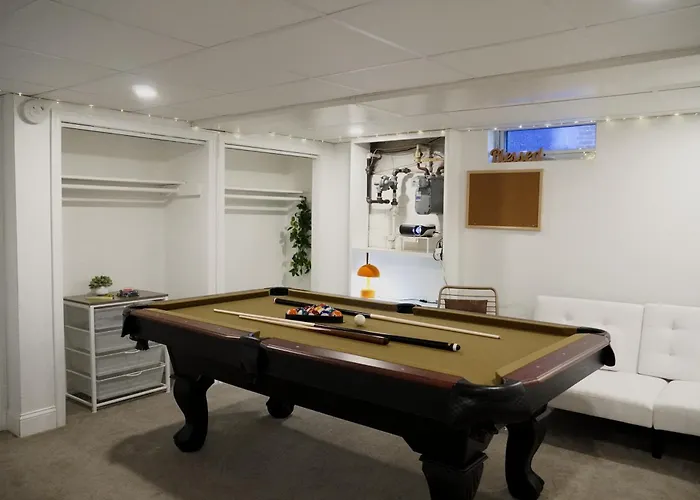 Cozy House, Pool Table And Parking, Mins To Dc
