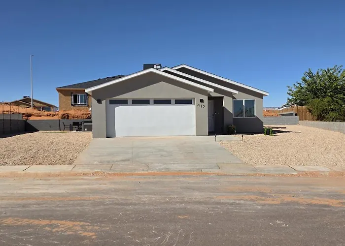 Hot Tub, Kayaks, Game Room, Boat Parking, Fire Pit, King, Wd