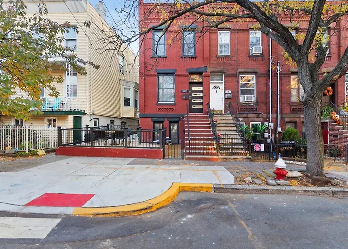 Elegant Home W Patio | In-Unit Laundry Near Nyc