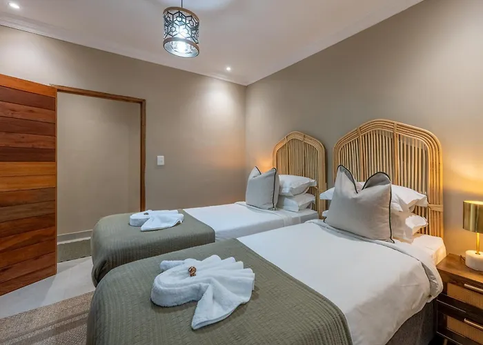 Bushbaby Valley Lodge