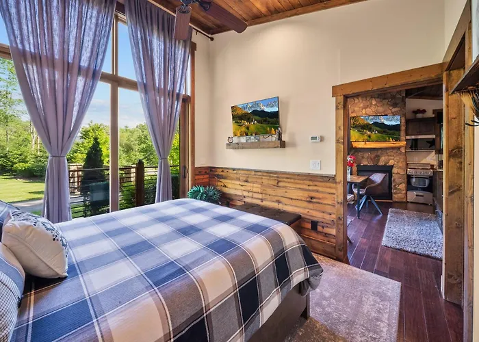 Red Wolf Chalet At Eagles Nest