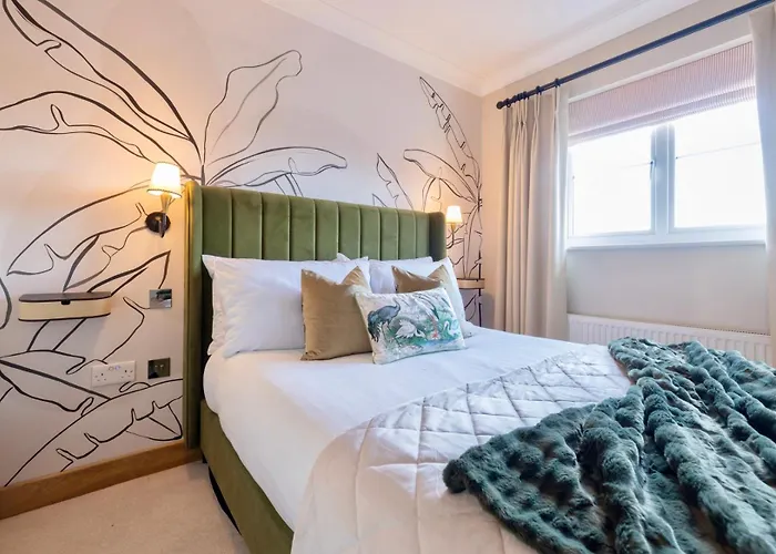 Luxury Stay, City Walk, Pool Table & Air Hockey, Garden, Parking, Business & Families - Oakview