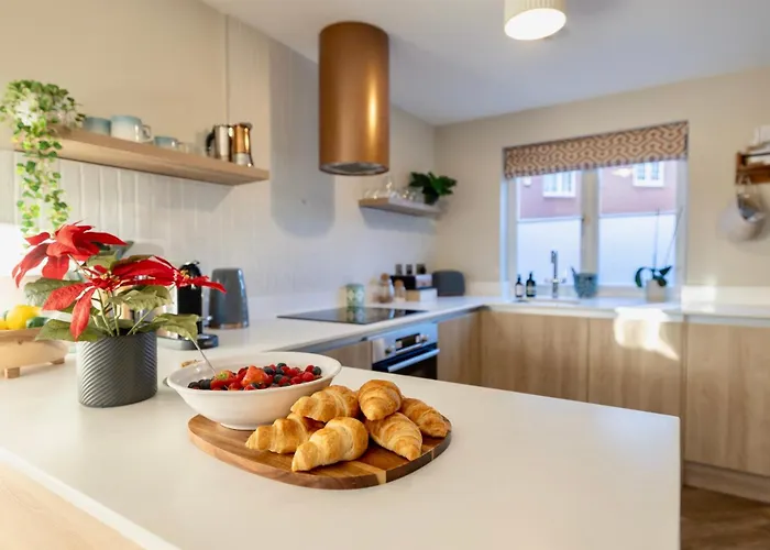 Luxury Stay, City Walk, Pool Table & Air Hockey, Garden, Parking, Business & Families - Oakview