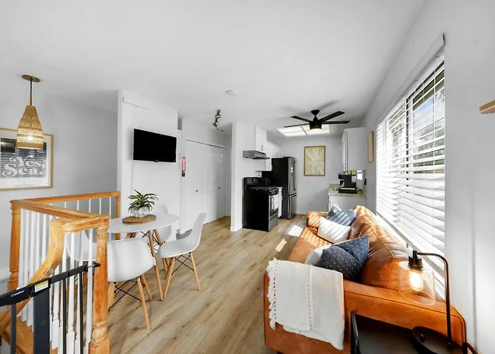 Beacons Beach Cottage