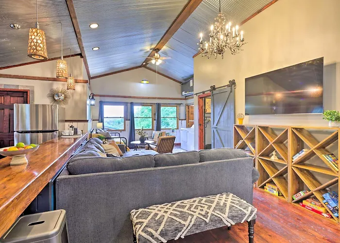 Pet-Friendly Outdoor Paradise W/ Grill, Decks