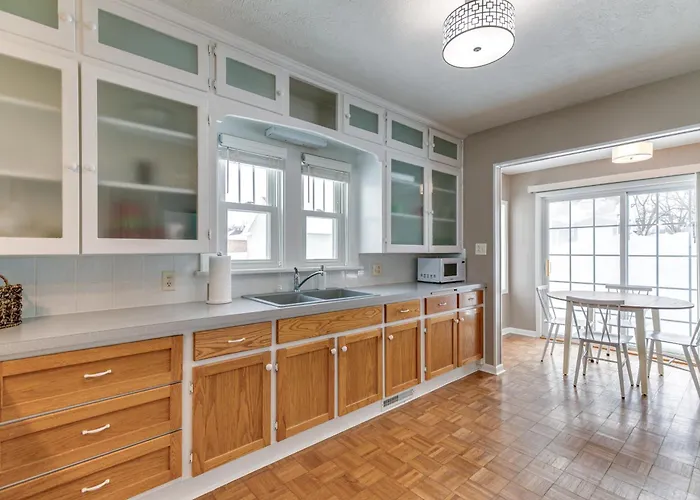 Quaint Howells Retreat - Steps From Main Street!