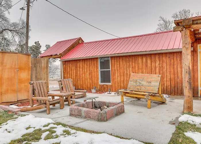 Glenvil Cabin W/ Gas Grill: Steps To Dock & Pond!