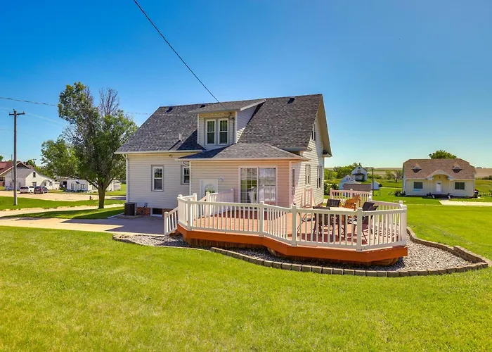 Quaint Howells Retreat - Steps From Main Street!