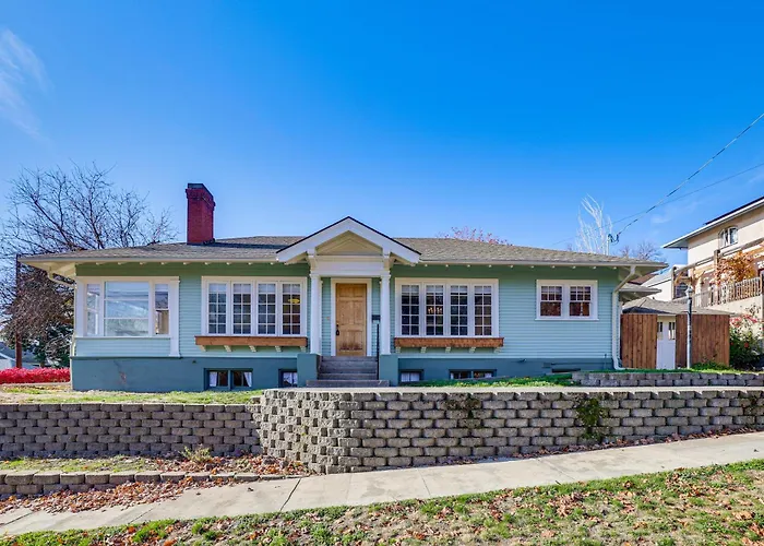 1 Mi To Pendleton Round-Up: Historic 'Elnor' Home