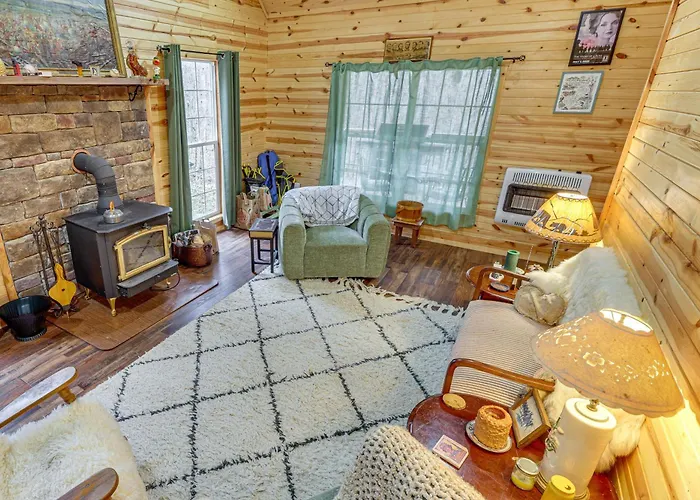 Greenbrier River On-Site! Modern-Rustic Log Cabin