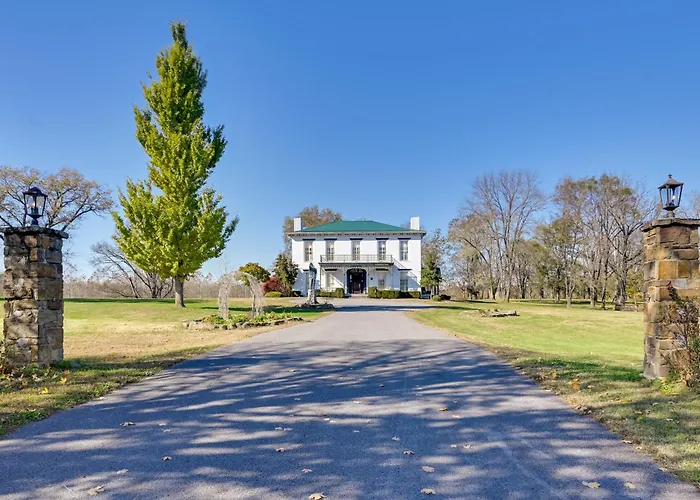 Walk To Golf Course: Spacious Rough River Retreat!