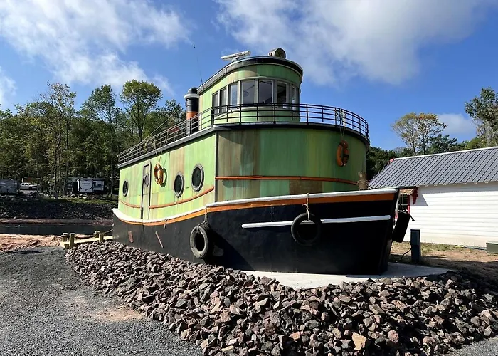 Experiment A Real Glamping Exterience At This Picturesque Boat In Bayfield, Wisconsin
