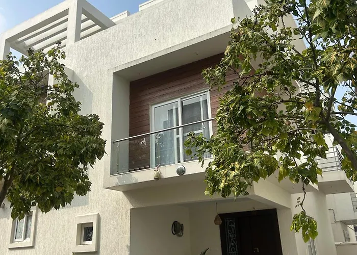 Luxury Airport Villa-Perfect For Family & Business