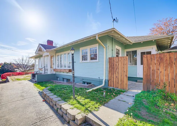 1 Mi To Pendleton Round-Up: Historic 'Elnor' Home
