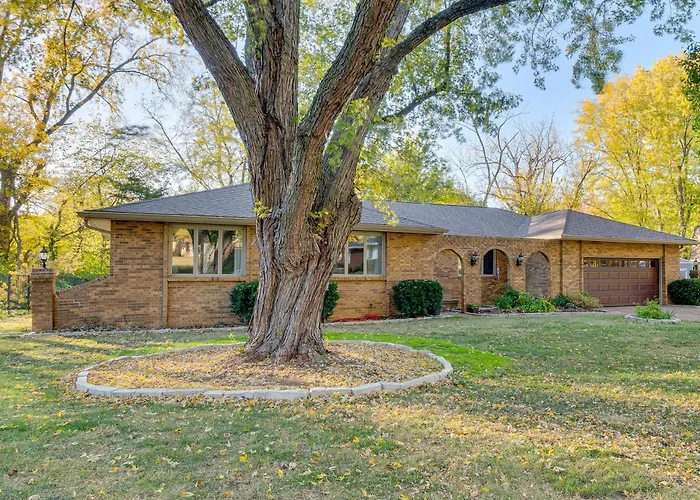 4 Mi To Capitol: Spacious Springfield Home W/ Deck